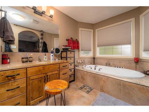 91 Gateway Mews South, Lethbridge, AB - Indoor Photo Showing Bathroom