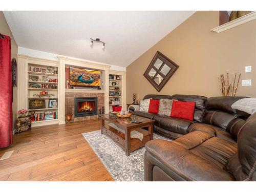 91 Gateway Mews South, Lethbridge, AB - Indoor Photo Showing Living Room With Fireplace