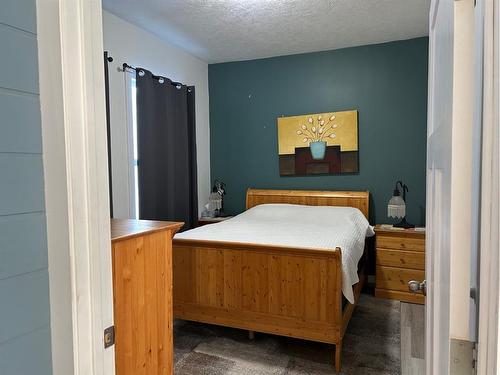 172 N 1 Street West, Magrath, AB - Indoor Photo Showing Bedroom