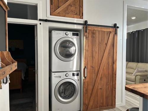 172 N 1 Street West, Magrath, AB - Indoor Photo Showing Laundry Room