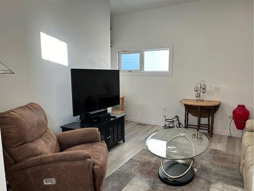 172 N 1 Street West, Magrath, AB - Indoor