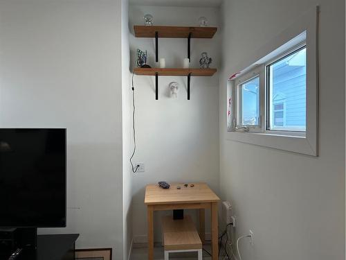 172 N 1 Street West, Magrath, AB - Indoor Photo Showing Other Room