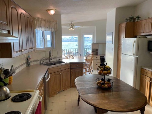 122061A 501 Highway East, Milk River, AB - Indoor