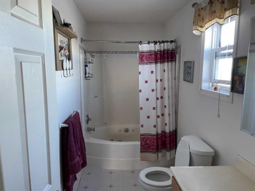 122061A 501 Highway East, Milk River, AB - Indoor Photo Showing Bathroom