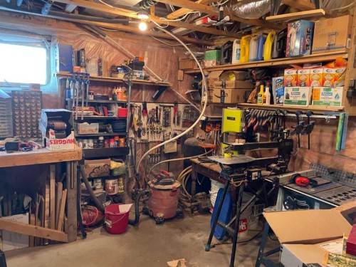 122061A 501 Highway East, Milk River, AB - Indoor