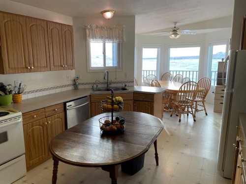 122061A 501 Highway East, Milk River, AB - Indoor