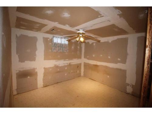 2412 5A Avenue North, Lethbridge, AB - Indoor Photo Showing Other Room