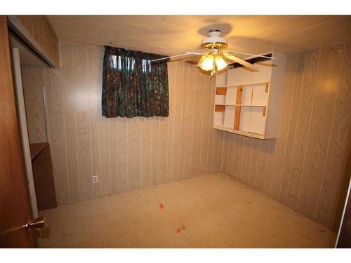 2412 5A Avenue North, Lethbridge, AB - Indoor Photo Showing Other Room