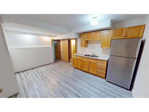 1929 22 Avenue South, Lethbridge, AB - Indoor Photo Showing Kitchen With Double Sink