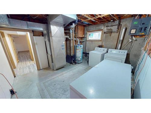 1929 22 Avenue South, Lethbridge, AB - Indoor Photo Showing Laundry Room