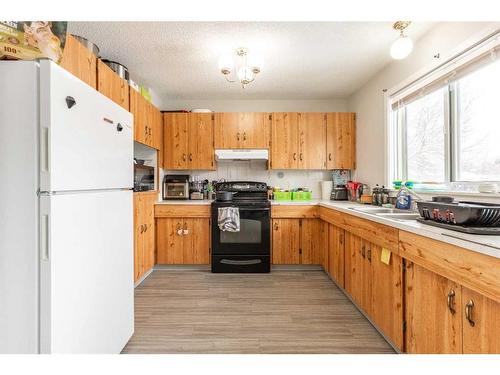 1626 & 1628 3 Avenue North, Lethbridge, AB - Indoor Photo Showing Kitchen With Double Sink