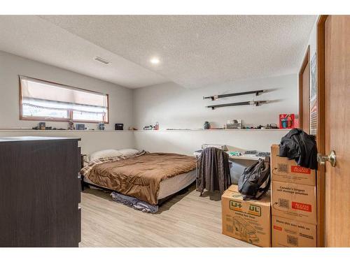 1626 & 1628 3 Avenue North, Lethbridge, AB - Indoor Photo Showing Bedroom