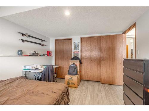 1626 & 1628 3 Avenue North, Lethbridge, AB - Indoor Photo Showing Bedroom