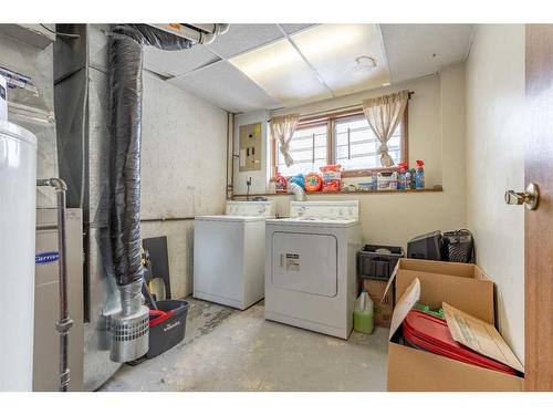 1626 & 1628 3 Avenue North, Lethbridge, AB - Indoor Photo Showing Laundry Room