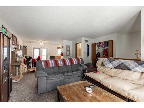 1626 & 1628 3 Avenue North, Lethbridge, AB - Indoor Photo Showing Living Room