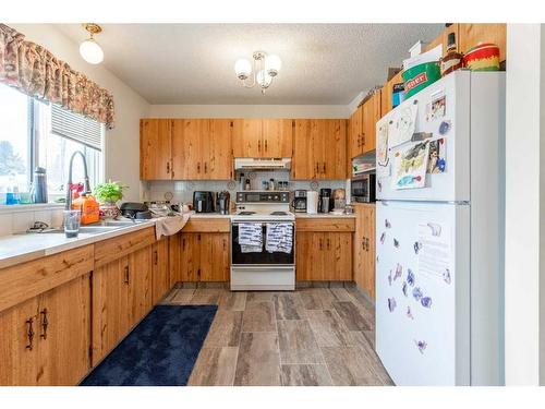 1626 & 1628 3 Avenue North, Lethbridge, AB - Indoor Photo Showing Kitchen With Double Sink