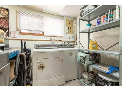 1626 & 1628 3 Avenue North, Lethbridge, AB - Indoor Photo Showing Laundry Room