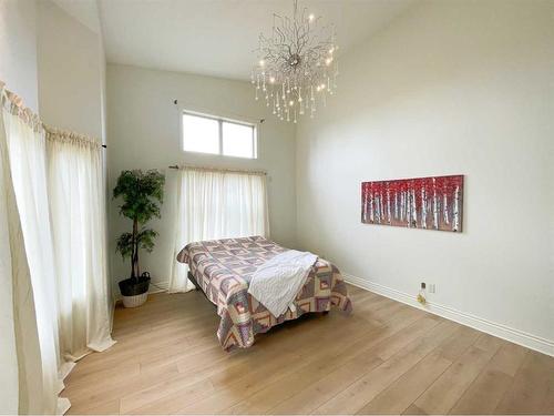 4330 4 Avenue, Lethbridge, AB - Indoor Photo Showing Bedroom