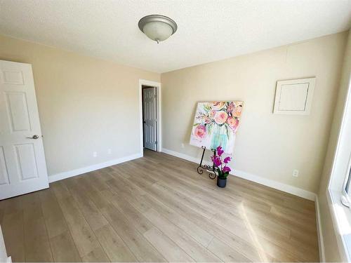 4330 4 Avenue, Lethbridge, AB - Indoor Photo Showing Other Room