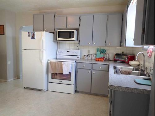 140072 Rng Rd 171, Rural Taber, M.D. Of, AB - Indoor Photo Showing Kitchen With Double Sink