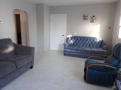 140072 Rng Rd 171, Rural Taber, M.D. Of, AB - Indoor Photo Showing Living Room