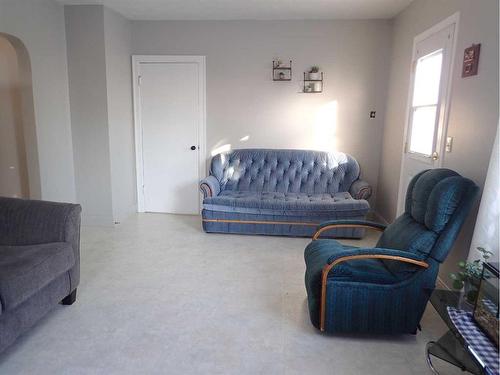 140072 Rng Rd 171, Rural Taber, M.D. Of, AB - Indoor Photo Showing Living Room