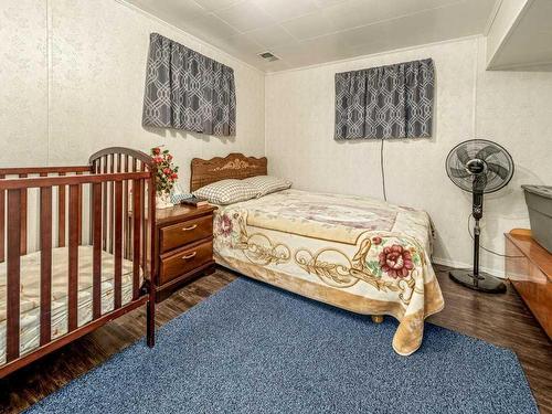 107 9 Street North, Vauxhall, AB - Indoor Photo Showing Bedroom