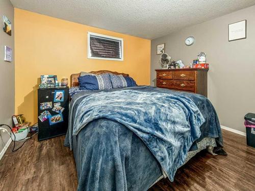 107 9 Street North, Vauxhall, AB - Indoor Photo Showing Bedroom