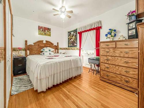 107 9 Street North, Vauxhall, AB - Indoor Photo Showing Bedroom