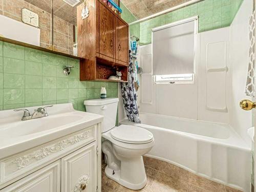 107 9 Street North, Vauxhall, AB - Indoor Photo Showing Bathroom