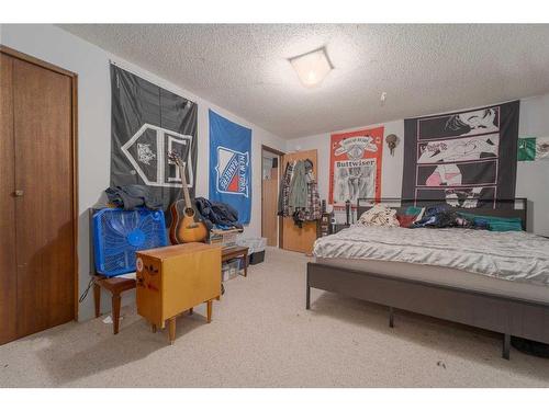 1910 20 Street North, Lethbridge, AB - Indoor Photo Showing Bedroom