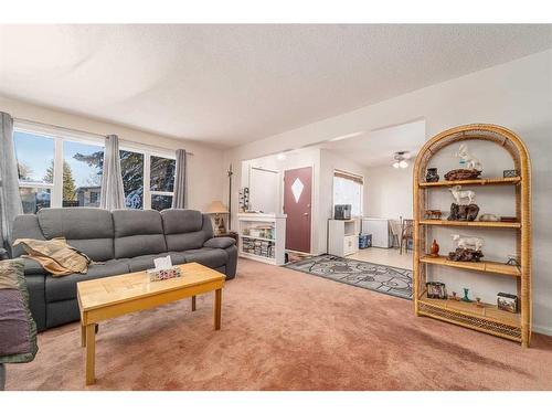 1910 20 Street North, Lethbridge, AB - Indoor Photo Showing Living Room