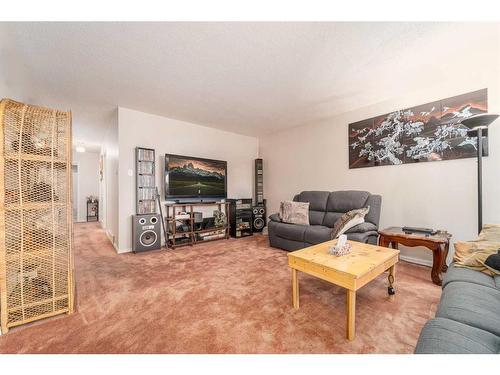 1910 20 Street North, Lethbridge, AB - Indoor Photo Showing Living Room