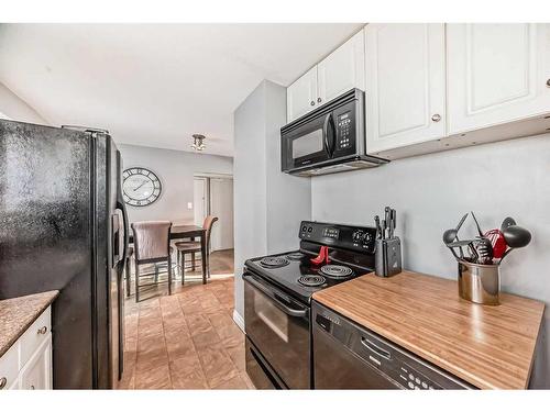 1511 1 Avenue North, Lethbridge, AB - Indoor Photo Showing Kitchen