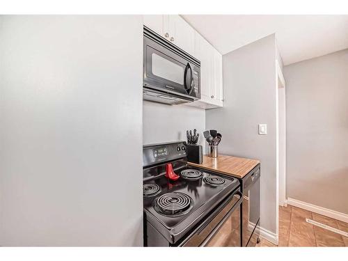 1511 1 Avenue North, Lethbridge, AB - Indoor Photo Showing Kitchen