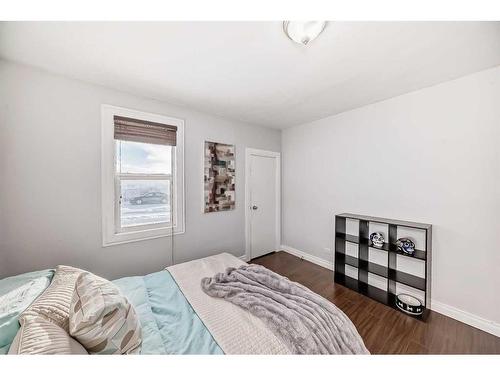 1511 1 Avenue North, Lethbridge, AB - Indoor Photo Showing Bedroom