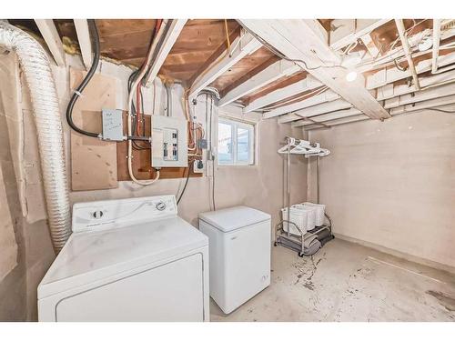 1511 1 Avenue North, Lethbridge, AB - Indoor Photo Showing Laundry Room