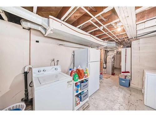 1511 1 Avenue North, Lethbridge, AB - Indoor Photo Showing Laundry Room