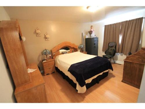 5320 43 Ave., Taber, AB - Indoor Photo Showing Bedroom