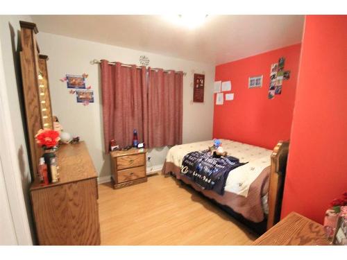 5320 43 Ave., Taber, AB - Indoor Photo Showing Bedroom