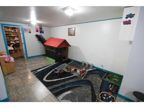 5320 43 Ave., Taber, AB - Indoor Photo Showing Garage