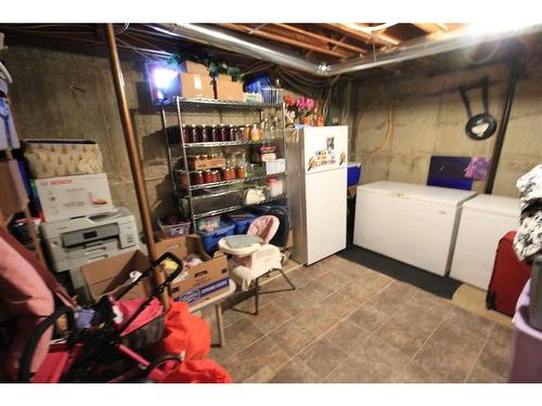 5320 43 Ave., Taber, AB - Indoor Photo Showing Laundry Room