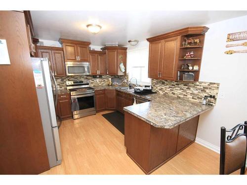 5320 43 Ave., Taber, AB - Indoor Photo Showing Kitchen With Upgraded Kitchen