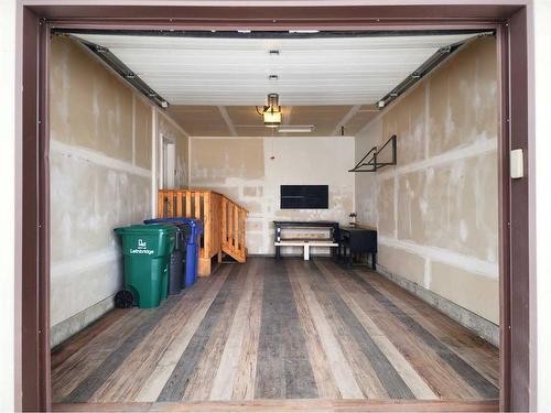 470 Mt Sundance Landing West, Lethbridge, AB - Indoor Photo Showing Garage