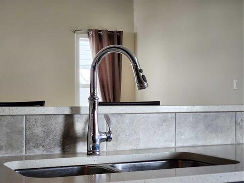 470 Mt Sundance Landing West, Lethbridge, AB - Indoor Photo Showing Kitchen With Double Sink