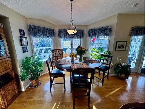 22 Fairmont Bay South, Lethbridge, AB - Indoor Photo Showing Dining Room