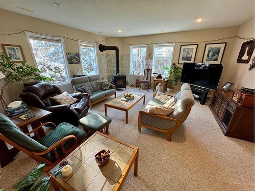 22 Fairmont Bay South, Lethbridge, AB - Indoor Photo Showing Living Room