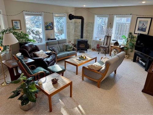 22 Fairmont Bay South, Lethbridge, AB - Indoor Photo Showing Living Room With Fireplace