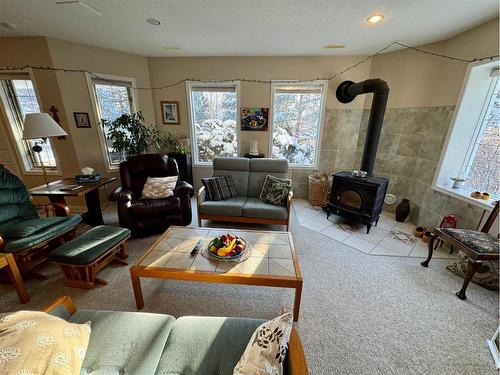 22 Fairmont Bay South, Lethbridge, AB - Indoor Photo Showing Living Room