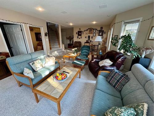 22 Fairmont Bay South, Lethbridge, AB - Indoor Photo Showing Living Room